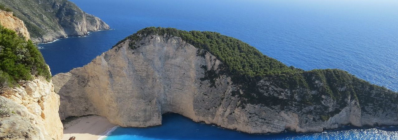 Wówczas pojawi się ów niegodziwiec, którego Pan zabije duchem swoich ust i zniszczy blaskiem swego przyjścia. Niegodziwiec przyjdzie za sprawą szatana, z całą mocą, wśród znaków i fałszywych cudów; 